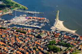 Because of this people in urk still say they are living 'on' urk instead of 'in' urk. Yachtcharter Urk Haven Van Gemeente Urk Ijsselmeer Und Markermeer Friesland Argos Yachtcharter