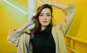 Kepada armand maulana, gadis 19 tahun itu mengaku tak pernah dilabrak oleh kakak kelasnya. Mawar Eva De Jongh Biodata Profil Fakta Perjalanan Karir Dailysia