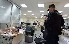 Результат пошуку зображень за запитом "дозволу на проведення обшуку житла"