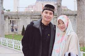 Hal ini terungkap ketika alvin faiz yang juga putra mendiang ustaz arifin ilham. Bercerai Ini Perjalanan Cinta Alvin Faiz Dan Larissa Chou