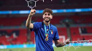 Juventus will hold further talks with sassuolo in the next few days over the possible signing of the italy midfielder manuel locatelli, a player who is also coveted by arsenal. Fmekqu3gma1tym