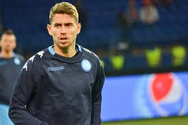 Jorginho is known for his composure and versatility as a footballer, which allows him to be fielded in any midfield position. Chelsea Berater Verrat Jorginho Ware Maurizio Sarri Zu Juventus Gefolgt