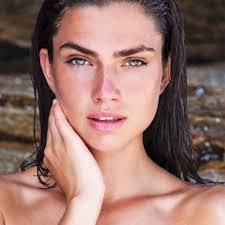 Mary Oravits's Instagram, Twitter & Facebook