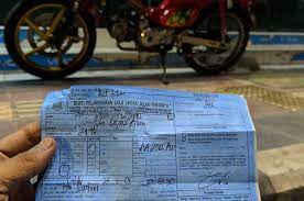 Terjemahan frasa surat tilang dari bahasa indonesia ke bahasa inggris dan contoh penggunaan surat tilang dalam kalimat dengan terjemahannya: Cara Bayar Denda Pelanggaran Jika Surat Tilang Dari Polisi Hilang Gridoto Com