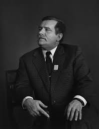 Lech wałęsa (/ˈlɛx vəˈwɛnsə, vɑːˈlɛnsə/; Lech Walesa Yousuf Karsh