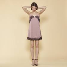 Maybe you would like to learn more about one of these? Robe Courte Fines Bretelles Ajustables Col V Et Dentelle Femme Rose Pale 3 Suisses