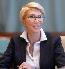 Reacția vine la câteva ore de la postare, timp în care mai mulţi lideri politici au lansat o serie de ironii la adresa sa şi cărora le. Raluca Turcan Photos Facebook