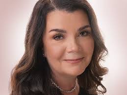 Lisa Trainor's Instagram, Twitter & Facebook