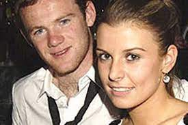 12 czerwca 2008 roku ożenił się ze swoją sympatią ze szkoły średniej, coleen mcloughlin. Wayne Rooney And Coleen Mcloughlin Exchange Vows Mirror Online
