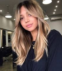Tendance actuelle coiffure avec frange cheveux mi long jolie coiffure cheveux mi long frange droite le châtain doré et cuivré par saint algue. 49 Idees De Cheveux Longs Degrades Avec Frange Comment Choisir La Frange Qui Vous Convient Selon La Forme Du Visage Coiffures Mode Et Beaute Zenidees