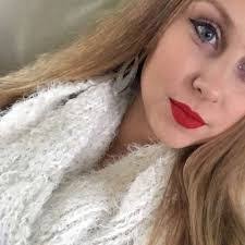 Carla Combs's Instagram, Twitter & Facebook