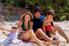 Patrícia abravanel is a 43 year old brazilian tv personality born on 4th october, 1977 in sao paulo city, sao paulo, brazil. Patricia Abravanel E Fabio Faria Parabenizam Filho Mais Velho Por Conquista