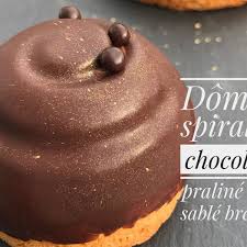 Domes Spirales Chocolat Praline Sur Sable Breton Recette I Cook In Guy Demarle Recette En 2020 Mousse Au Chocolat Rapide Dessert Chocolat Praline