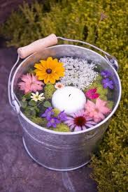 Hochzeitsfeier Im Freien Wenn Die Hochzeit Im Garten Stattfindet In 2020 Floating Tea Candles Outdoor Wedding Garden Party Decorations