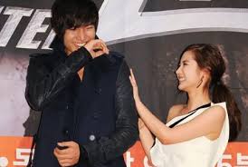 Song ji hyo took the time to compose herself before admitting that she indeed did have prior experience with this situation. Song Ji Hyo Boyfriend Baek Chang Joo C Jes Entertainment