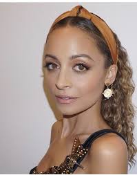 Pin By Christine Kroll On Nicole Richie Quick Weave Hairstyles Down Curly Hairstyles Curly Hair Styles