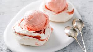 Little h und ich spielen (etwa auf längeren autofahrten) gerne das eis besteht nur aus drei zutaten und ist recht schnell zubereitet. Eis Selber Machen Unsere Besten Rezepte Brigitte De