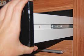 schublade ausbauen neue schubladenschienen montieren anleitung tipps vom tischler haushaltsreparaturen diybook de