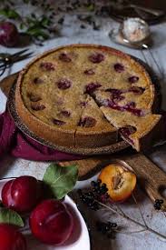 Guss auf den kuchen geben, nach belieben mit kirschen und geraspelter schokolade bestreuen. Cremige Milchreis Tarte Mit Pflaumen La Crema