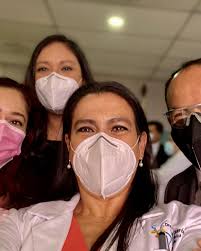 Como Departamento de Cirugía Plastica del HNNBB nos sentimos sumamente  orgullosos de darle a la nación la segunda Cirujano Plastico Pediatra del  País, para nuestra niñez salvadoreña. Felicidades Dra. Pamela Mercedes  Bolaños