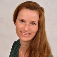 Melanie Hage's Instagram, Twitter & Facebook