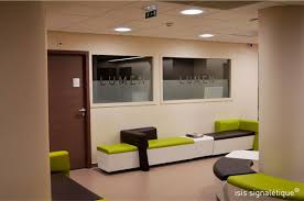Signaletique Interieure Lumen Lyon Salle D Attente Decor Bureau Medical Fauteuil Bureau Design