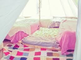 comment construire une cabane couverture idees conseils alternatives comment construire une cabane cabane cabane de couvertures