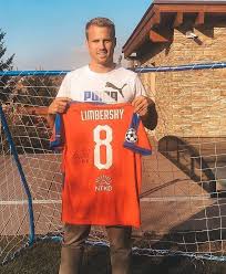 David limberský (born 6 october 1983) is a czech professional footballer who plays for czech club fc viktoria plzeň. Manzelka Davida Limberskeho Prozradila Pohlavi Miminka Bude Mit Zajimave Jmeno