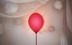 Die Dromminge Wandleuchte In Form Eines Ballons Sieht Nicht Nur Einfach Toll Aus Er Schickt Deinen Sprossling Auc Wandlampe Babyzimmereinrichtung Lampendesign