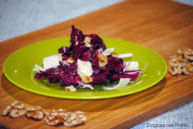 Durante le feste natalizie è inevitabile eccedere con il mangiare. Insalata Di Radicchio E Noci Con Il Miele Stagioni Nel Piatto