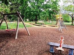 Der garten ist der letzte luxus unserer tage, denn er erfordert das, was in unserer gesellschaft am kostbarsten ist: Spielplatz Schweizer Garten Die Kleine Botin