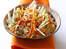 Taboule De Quinoa Crudites Et Noisettes Grillees Recettes Recette Taboule De Quinoa Recette Taboule Taboule