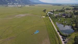 Five people are dead after a hot air balloon crashed in albuquerque, new mexico, authorities said saturday. 3 Hot Air Balloons Crash In Wyoming Injuring Up To 20 People Abc News
