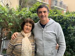 Padre de dos hijos hace ejercicios físicos con sus hijos como pesos丨exclusivo. Esteban Bullrich Sur Twitter Feliz Dia A Todas Las Madres En Especial A La Mia Y A La Madre De Mis Cinco Hijos Gracias Por Todo El Amor Que Nos Dan