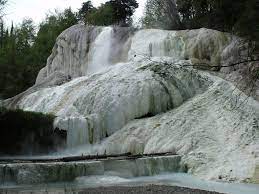 Bagni di san filippo bölgesinde 7 işletmeden 7 tanesi müsait durumda. Der Fosso Bianco In Bagni San Filippo Castiglione D Orcia