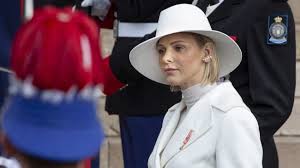 Le couple fêtera ses 10 ans de mariage le 1 er juillet, mais séparément. La Princesse Charlene Ne Pourra Pas Retrouver Albert Ii A Monaco Pour Leurs 10 Ans De Mariage Suite A Une Intervention Medicale