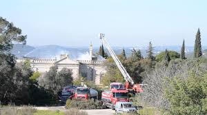 O fogo, avança a lusa, obrigou à retirada de 53 pessoas de 30 habitações por precaução, disse fonte da proteção civil. Incendio No Palacio Fonte Da Pipa Em Loule Youtube