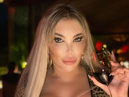 Erst dieses jahr ließ sie ihren namen ändern und outete sich als transgender. Beauty Pfusch Bei Reality Star Jessica Alves Stars