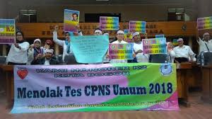 Misalnya insentif 2.821 guru paud dengan total anggaran rp 5,07 miliar dan insentif dua guru tkk dengan total anggaran rp 57,6 juta. Ilusi Kesejahteraan Guru Honorer Berita Informatif Terkini Media Bogor Berita Informatif Terkini