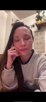 Ariana Grande: “Saya Tak Sedar Ketika Itu…”] Salah satu nama besar yang  akhirnya tampil bersuara ialah Ariana Grande yang terkenal dengan watak Cat  Valentine dalam Victorious dan Sam & Cat.