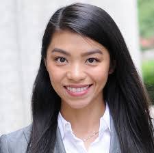 Aline Venturin's Instagram, Twitter & Facebook