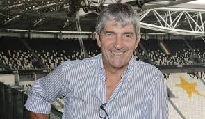 Paolo rossi è morto a 64 anni e ha lasciato orfani tre figli: Chi E Paolo Rossi Eta Carriera Moglie E Figli Del Campione Del Mondo Italia 82