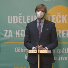 Pře se vedly a vedou o zákaz vycestovat, o tvrdé omezení svobody pohybu, podnikání, o roušky a o zákaz se vzdělávat ve školách. Spravni Soud Zakaz Vychazeni Bez Rousky Byl Nezakonny Cnn Prima News