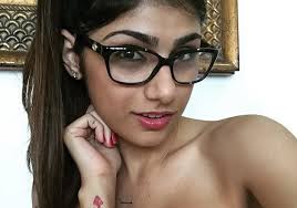 Yine dikkatimi ceken meireles'in tukurmesi konusunda tahkim kurulu baskani 7 saat video izledik deyince 7 saat neyi. Twitter Trolls Porn Star Mia Khalifa After News Broke That She Will Be A Bigg Boss Contestant Indiatv News Bollywood News India Tv