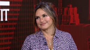 Stay safe, and practice self care! Mariska Hargitay And Chris Meloni Have The Sweetest Law Order Svu Memories