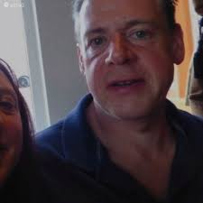 Si Sharon Bulmer ay na-in love sa isang lalaki sa social media, pero ang  kanyang pag-ibig ay magdudulot ng mga grabeng kinahantungan. Ang kanyang  halos 30 taong kasal ay bumagsak nang matuklasan ng ...