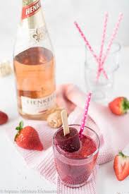 Wildberry Rose Sekt Cocktail Zum Madelstag Aka Valentinstag Werbung In 2020 Sekt Cocktail Valentinstag