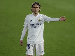 Modrić is slightly taller than messi, but the argentinian is stronger. Luka Modric Signs New Deal With Real Madrid Sportstar