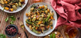 Mentre cuocete gli gnocchi in abbondante acqua salata, versate il pesto in padella e fatelo scaldare. Gnocchi Al Pesto Plant Based Recipes