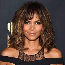 Résolument féminin et moderne, le carré court dégradé est un classique capillaire, éternellement présent. Top31 Degrade Coupe De Cheveux Mi Long Femme 50 Ans Fond D Ecran Howtomakemillions